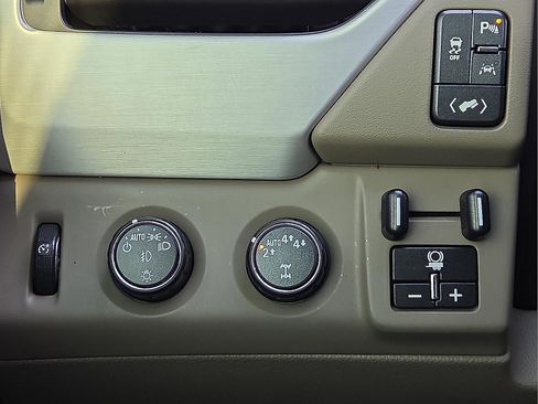 Used 2018 GMC Yukon SLT w/ Premium Edition image 21