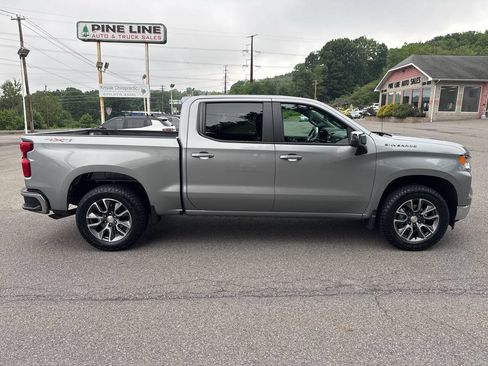 Used 2023 Chevrolet Silverado 1500 LT AWD/4WD image 2