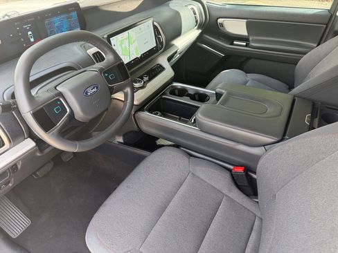 Used 2025 Ford Expedition Max Active RWD image 10
