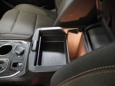 Used 2020 Chevrolet Traverse LT FWD image 25