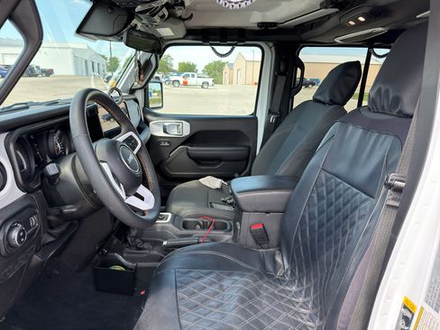 Used 2024 Jeep Gladiator Sport w/ Dual Top Group AWD/4WD image 8