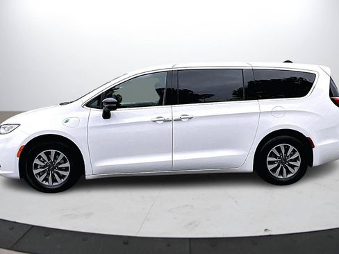 Certified 2024 Chrysler Pacifica Select image 6