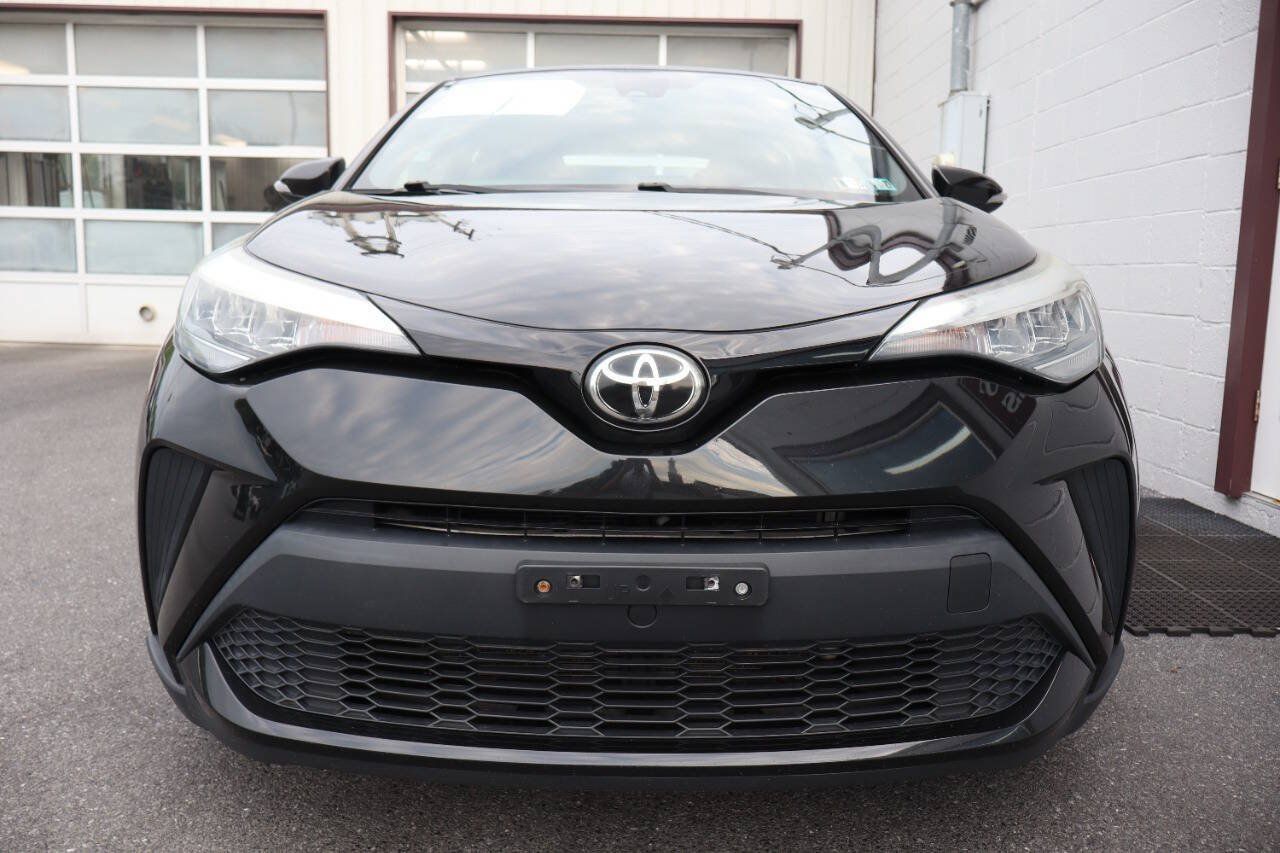 Used 2020 Toyota C-HR XLE FWD image 2