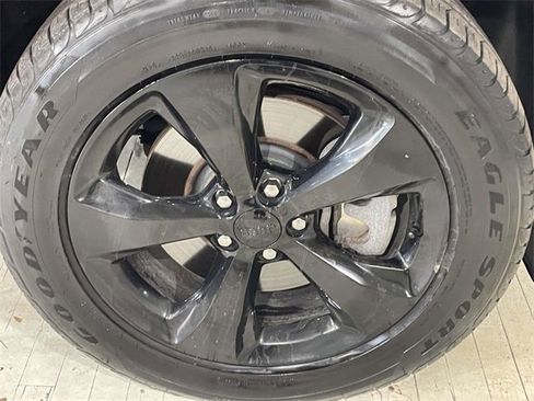 Used 2020 Jeep Cherokee Latitude Plus image 14