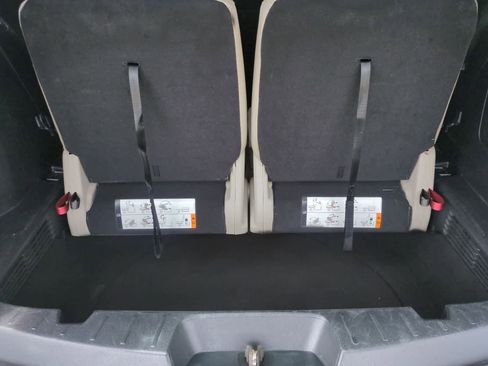 Used 2018 Ford Explorer XLT w/ Equipment Group 202A AWD/4WD image 33