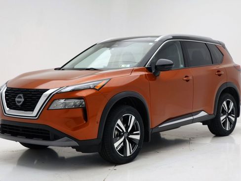 Used 2023 Nissan Rogue SL w/ SL Premium Package image 6