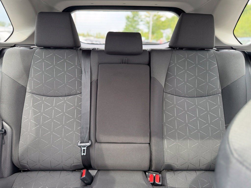 Used 2021 Toyota RAV4 XLE w/ Convenience Package AWD/4WD image 28