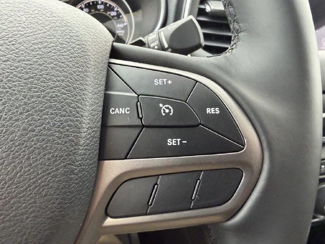 Used 2019 Jeep Cherokee Latitude Plus w/ Comfort/Convenience Group AWD/4WD image 21