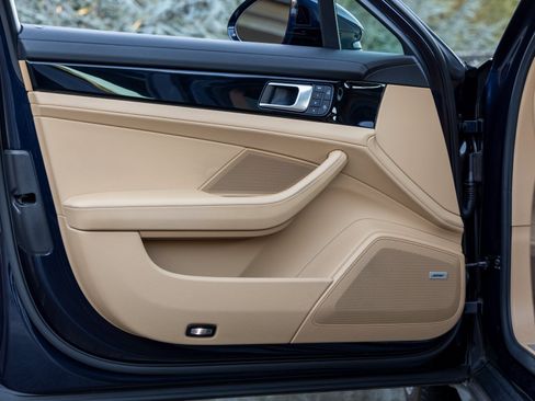 Certified 2022 Porsche Panamera image 21