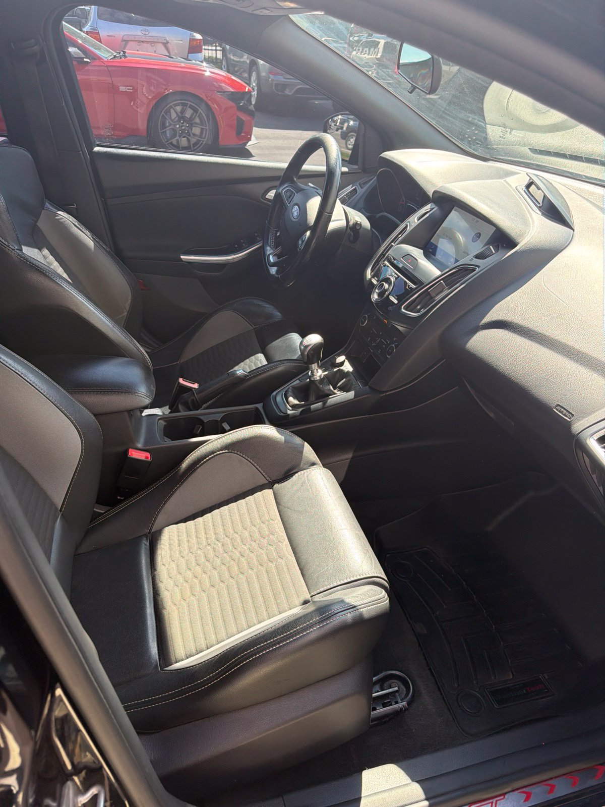 Used 2018 Ford Focus ST w/ Equipment Group 401A FWD image 14