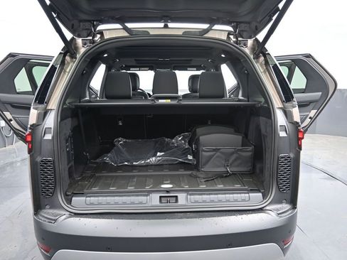 New 2025 Land Rover Discovery S AWD/4WD image 14