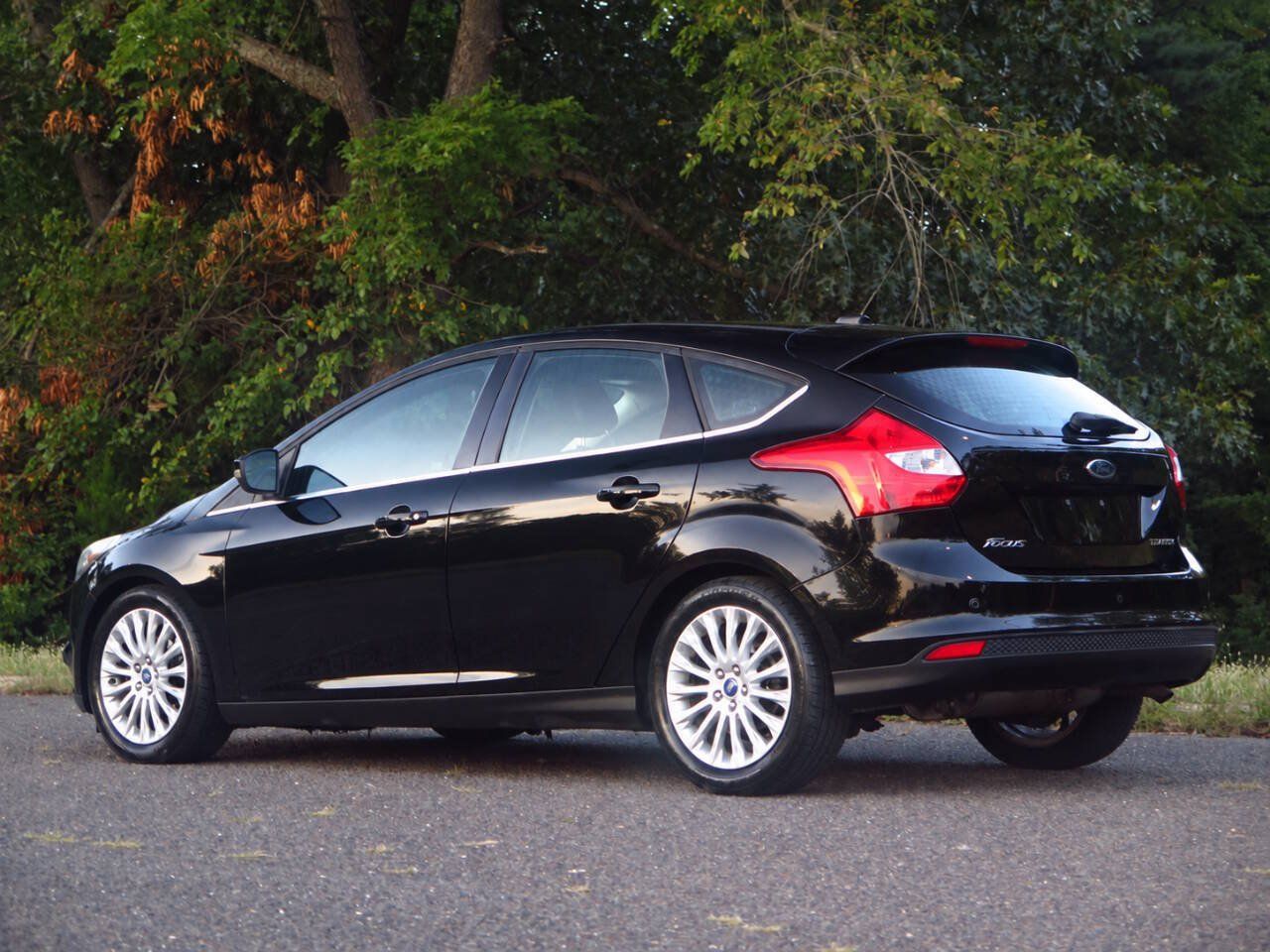 Used 2012 Ford Focus Titanium FWD image 3