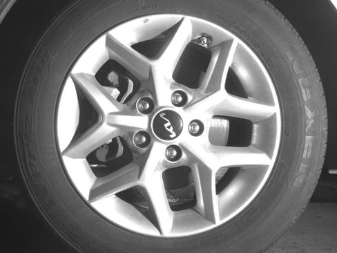 Used 2025 Kia Soul LX w/ LX Technology Package image 12