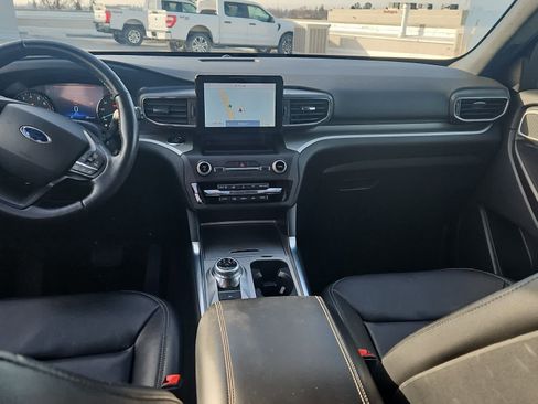 Used 2020 Ford Explorer XLT w/ Equipment Group 202A image 11