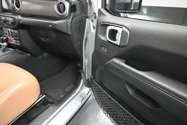 Used 2020 Jeep Gladiator Rubicon w/ Uconnect 4C Nav & Sound Group AWD/4WD image 23
