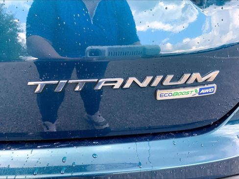 Used 2020 Ford Edge Titanium w/ Equipment Group 301A AWD/4WD image 10
