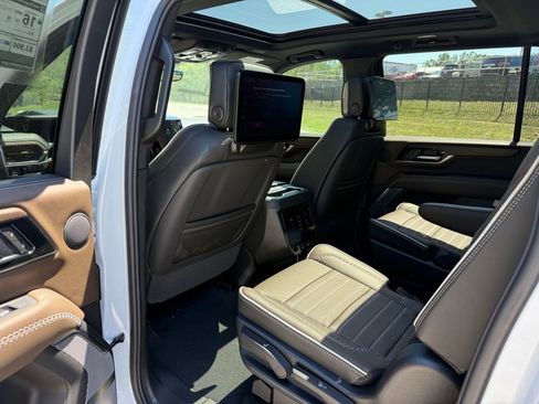 New 2026 GMC Yukon XL Denali Ultimate w/ LPO, Illumination Package AWD/4WD image 22