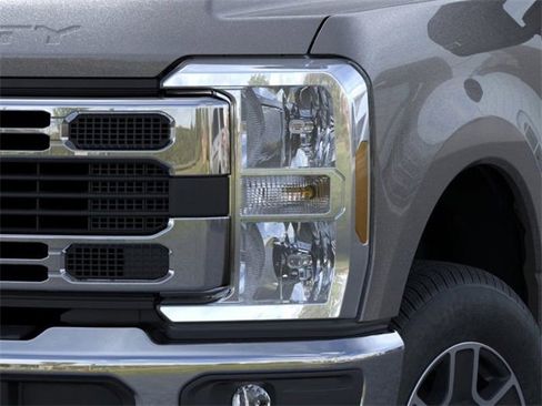 New 2025 Ford F250 XLT image 18