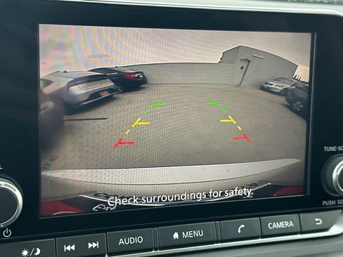 Used 2025 Nissan Rogue SV image 17