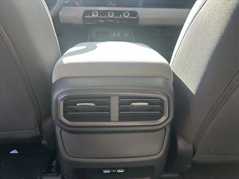 Used 2023 Honda Pilot LX image 26