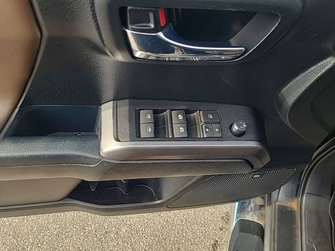 Used 2017 Toyota Tacoma Limited image 11