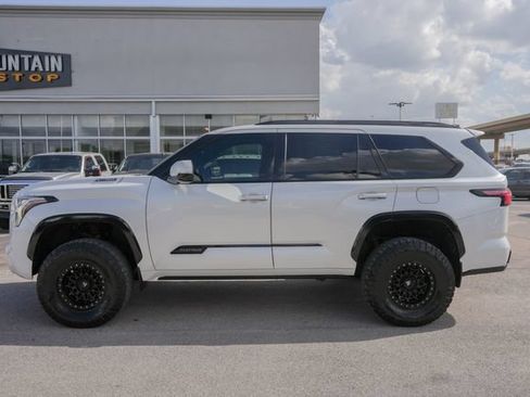 Used 2023 Toyota Sequoia Platinum AWD/4WD image 10