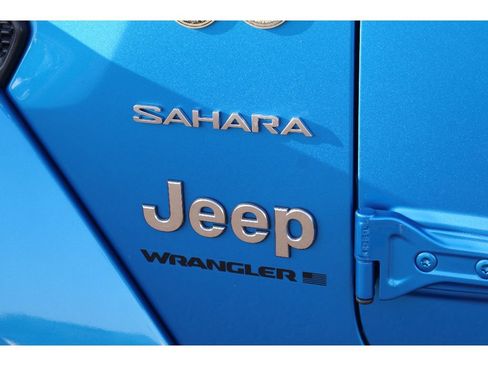 Used 2024 Jeep Wrangler Unlimited Sahara w/ Technology Group AWD/4WD image 10