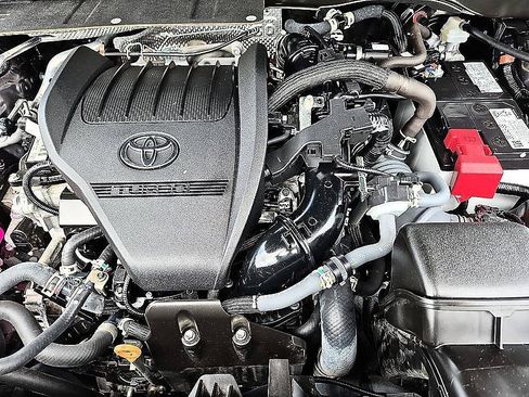 Used 2024 Toyota Highlander XLE AWD/4WD image 38