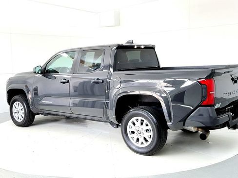 Certified 2025 Toyota Tacoma SR5 AWD/4WD image 4