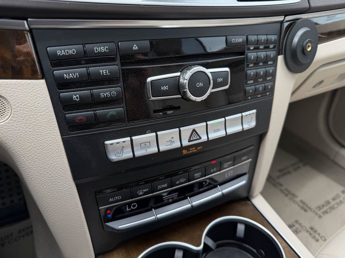 Used 2015 Mercedes-Benz E 400 4MATIC Coupe image 27