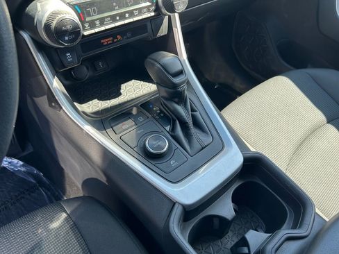Used 2021 Toyota RAV4 LE w/ Carpet Mat Package (TMS) AWD/4WD image 19