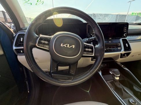 Certified 2022 Kia Sorento S w/ Panoramic Sunroof Package FWD image 11