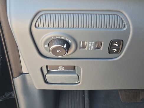 Used 2023 Jeep Grand Wagoneer L Series III image 23