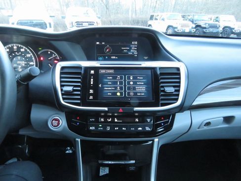 Used 2017 Honda Accord EX-L image 26