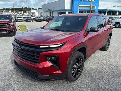 Used 2024 Chevrolet Traverse LT w/ Midnight/Sport Edition FWD image 2