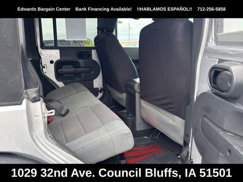 Used 2007 Jeep Wrangler Unlimited Sahara w/ Dual Top Group AWD/4WD image 9