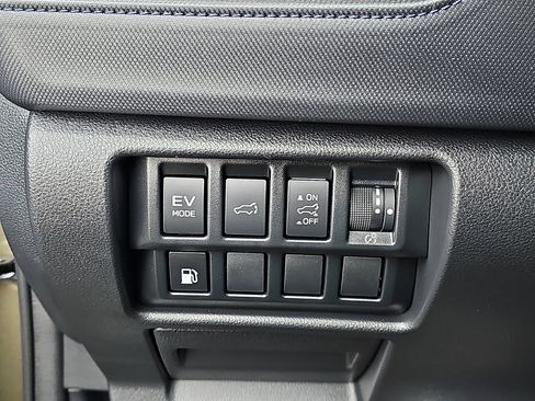 Certified 2025 Subaru Forester Limited image 28