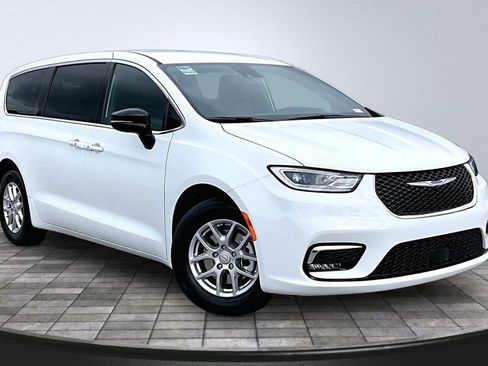 New 2026 Chrysler Pacifica Select FWD image 39