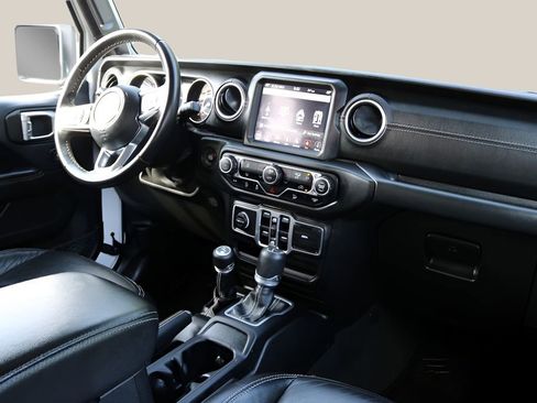 Used 2018 Jeep Wrangler Unlimited Sahara AWD/4WD image 20