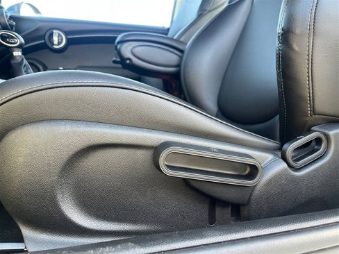 Used 2018 MINI Cooper S image 19