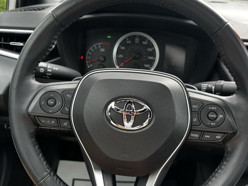 Used 2020 Toyota Corolla SE w/ SE Premium Package FWD image 2