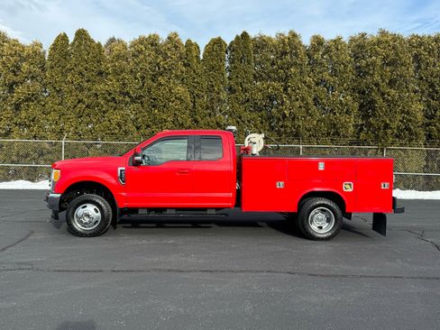 Used 2017 Ford F350 Lariat w/ Lariat Value Package image 3