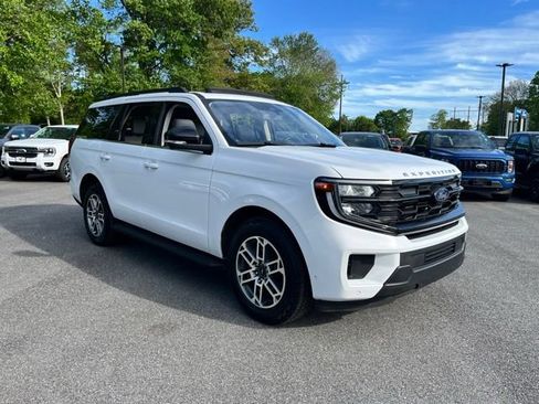 Certified 2025 Ford Expedition Active AWD/4WD image 4