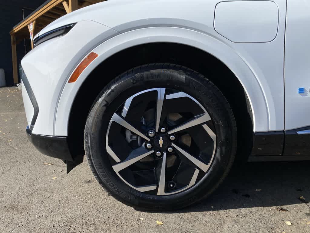 Used 2024 Chevrolet Equinox EV LT AWD/4WD image 11