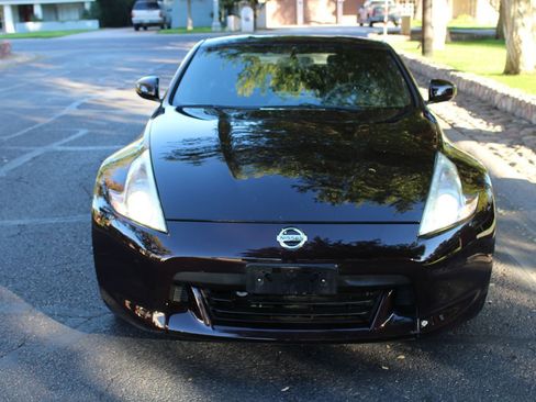 Used 2010 Nissan 370Z Coupe image 4