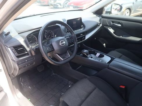 Used 2025 Nissan Rogue SV FWD image 11