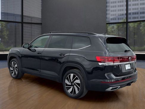 Used 2024 Volkswagen Atlas SE w/ Panoramic Sunroof Package FWD image 7