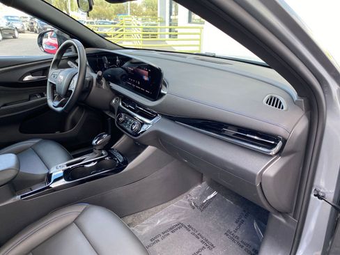 Used 2025 Buick Envista Sport Touring image 35