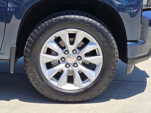 Used 2021 Chevrolet Silverado 1500 Custom AWD/4WD image 13