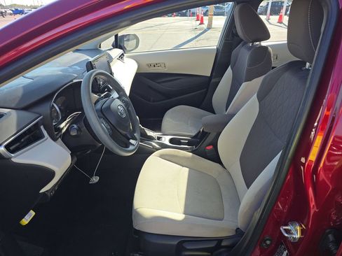 Used 2022 Toyota Corolla LE image 3
